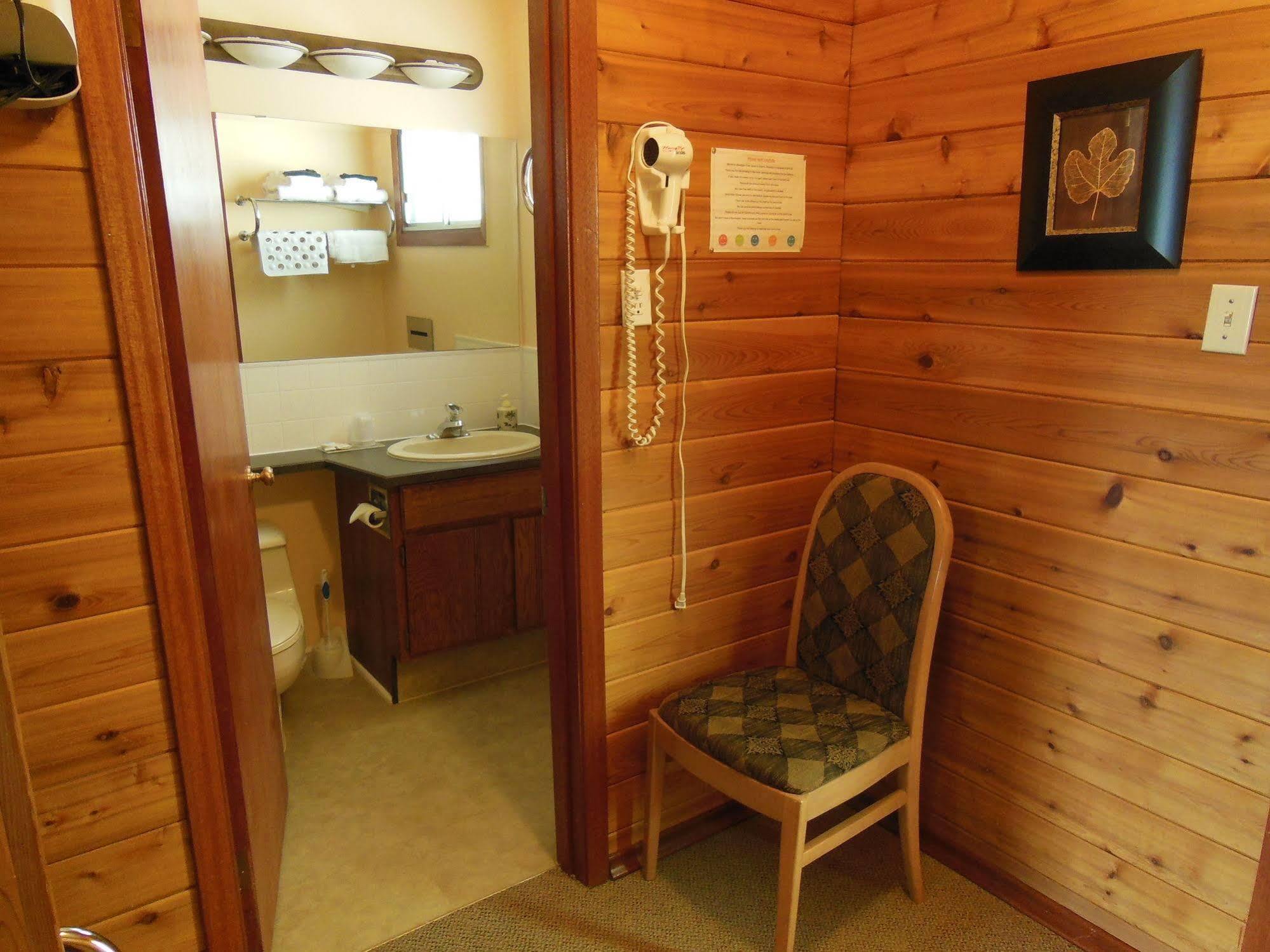 راديوم هوت سبرينغز Motel Bo Radium المظهر الخارجي الصورة